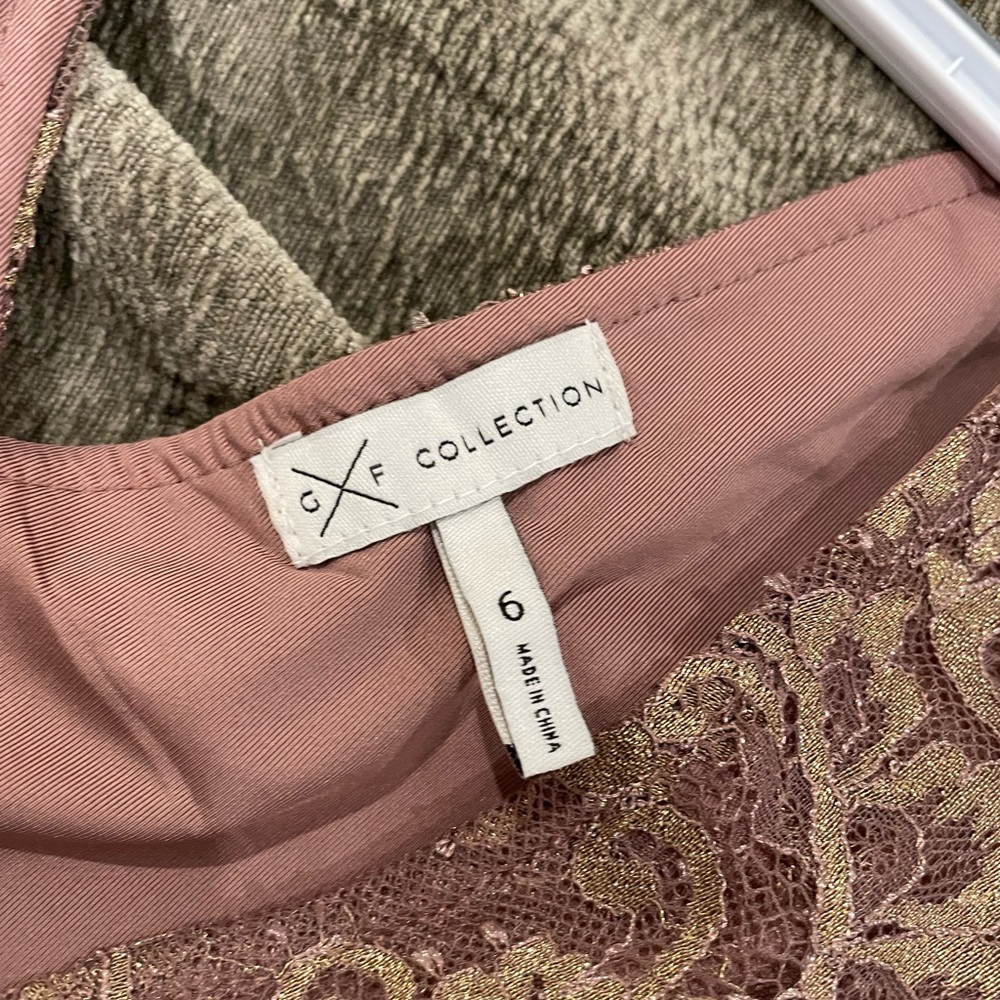 C/f collection very lovely top. Fits loose.